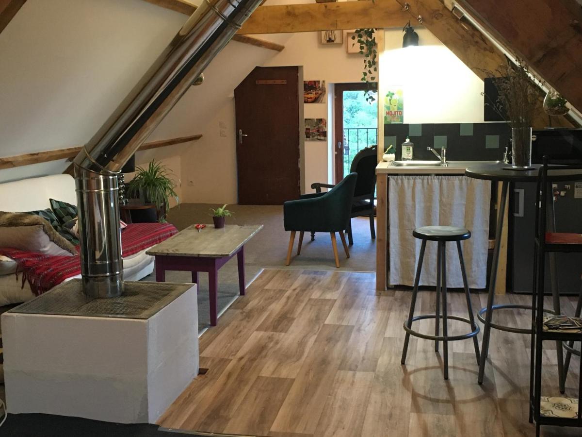 Chez Fred Avec Vue Sur Le Chateau Angles-sur-lʼAnglin المظهر الخارجي الصورة